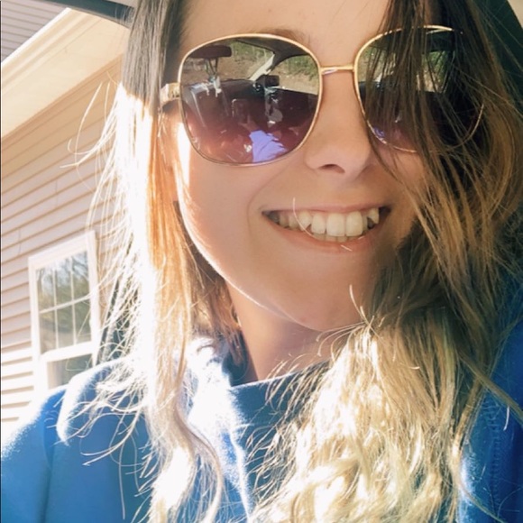 Meet your Posher, Kay - Picture 1 of 1